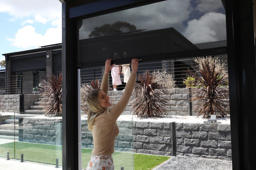 Dynamic roller shutters & outdoor blinds