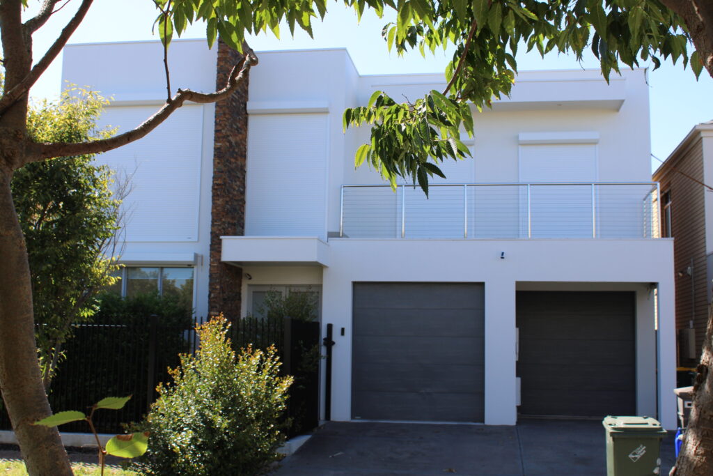 Dynamic-roller-shutters-for-climate-control