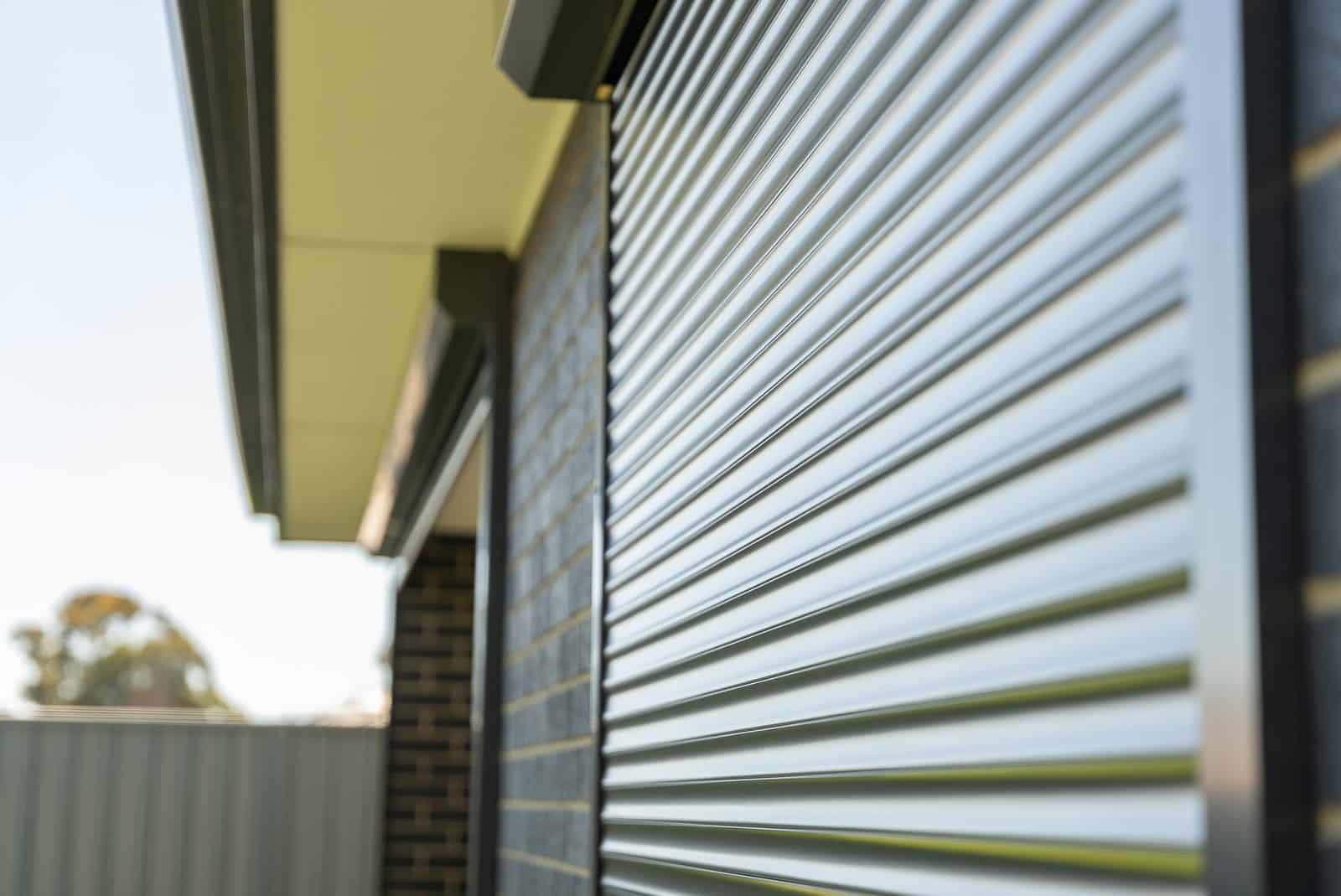 Detail of the slat profile on a closed DHE roller shutter
